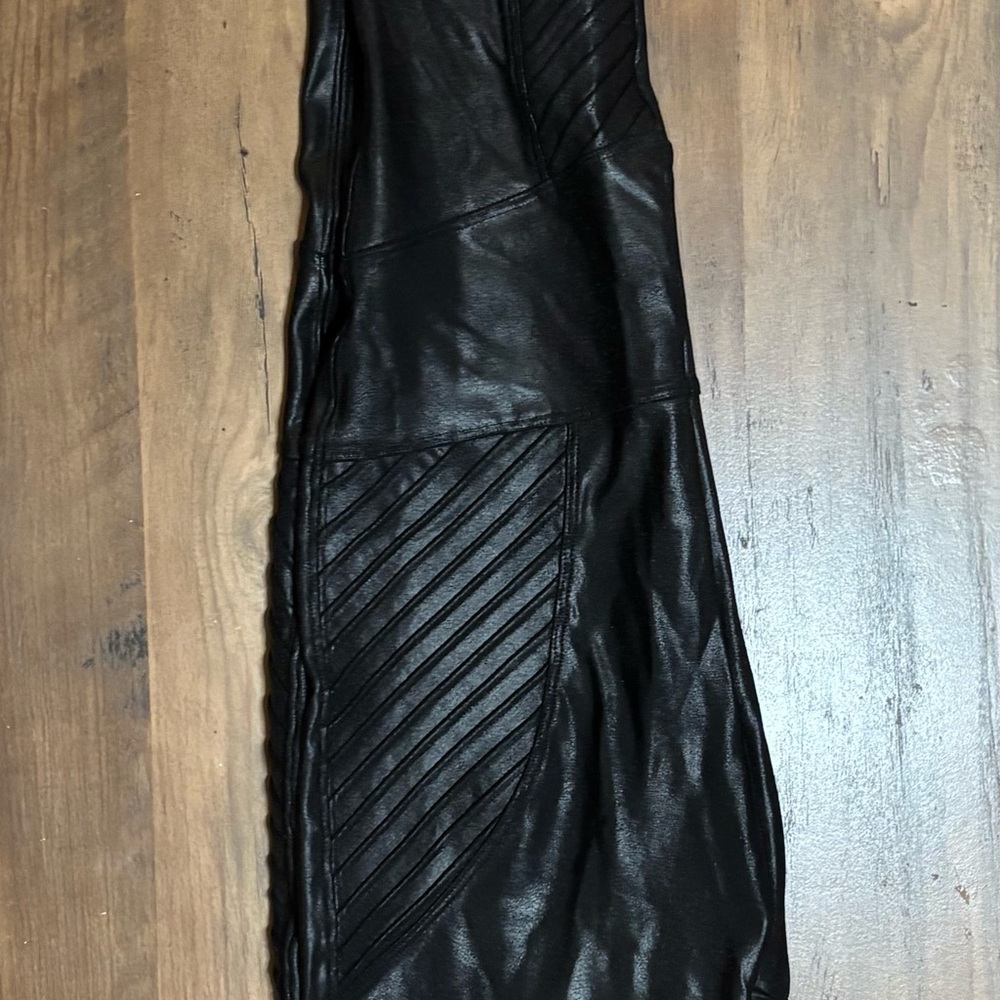 SPANX Black Shiny Leggings - Picture 4 of 5